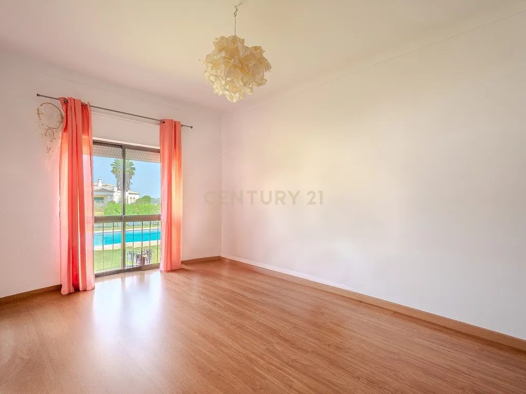 Apartamento T2 de 105m2 com Varanda e Vista Campo – Páteo, Albufeira - Image 18