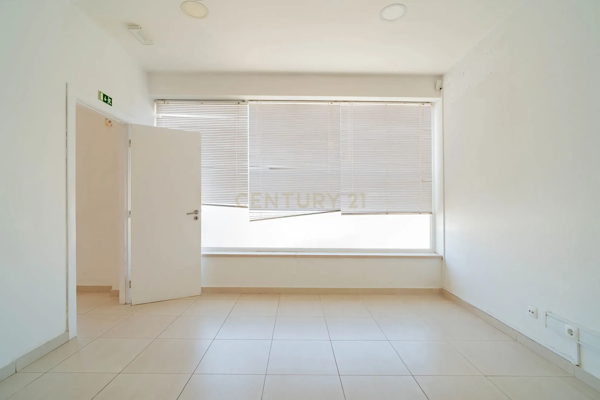 Fotografia 12 de Espaço Comercial/Serviços - Casal da Areia