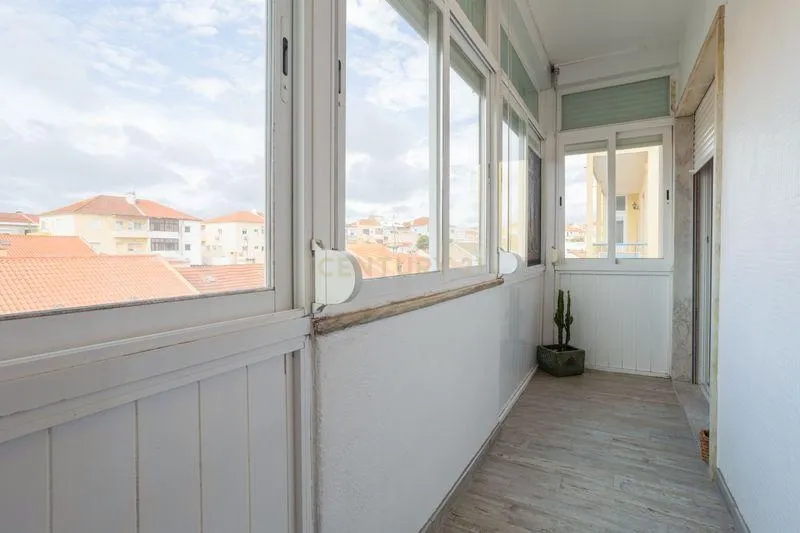 Apartamento 5 assoalhadas 2 Wcs ,Renovado com Vista , no Feijó em Almada - Image 27