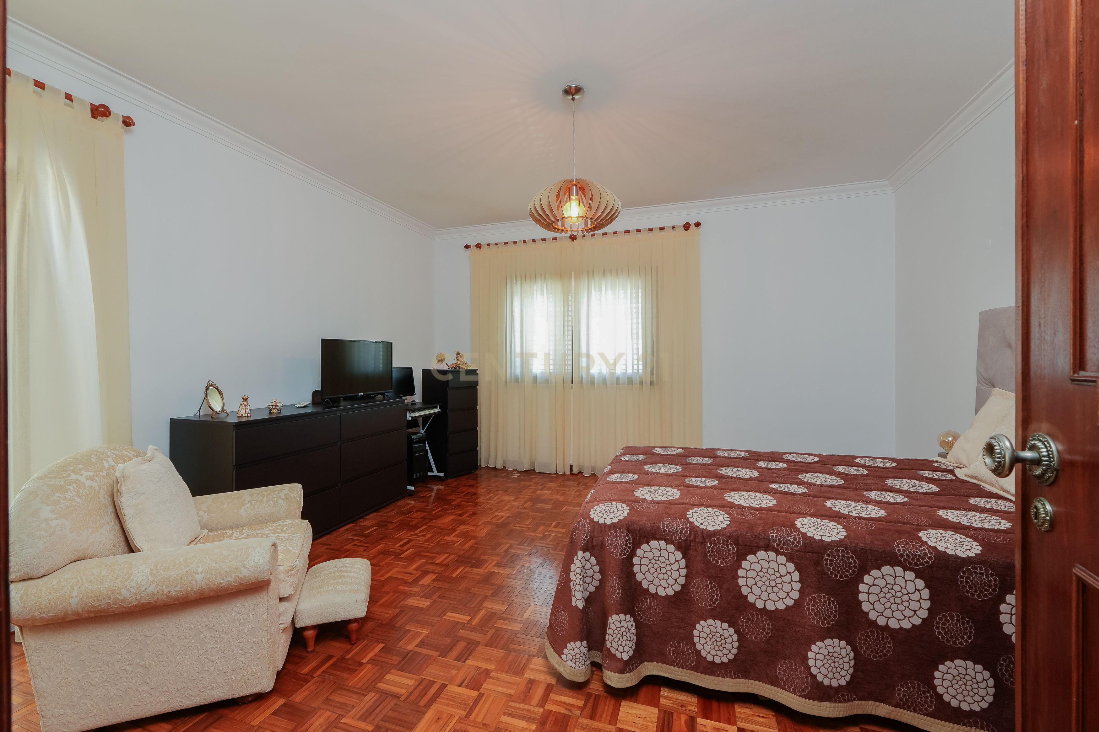 Oportunidade, moradia com piscina e vista panorâmica na Agualva.  - Image 16