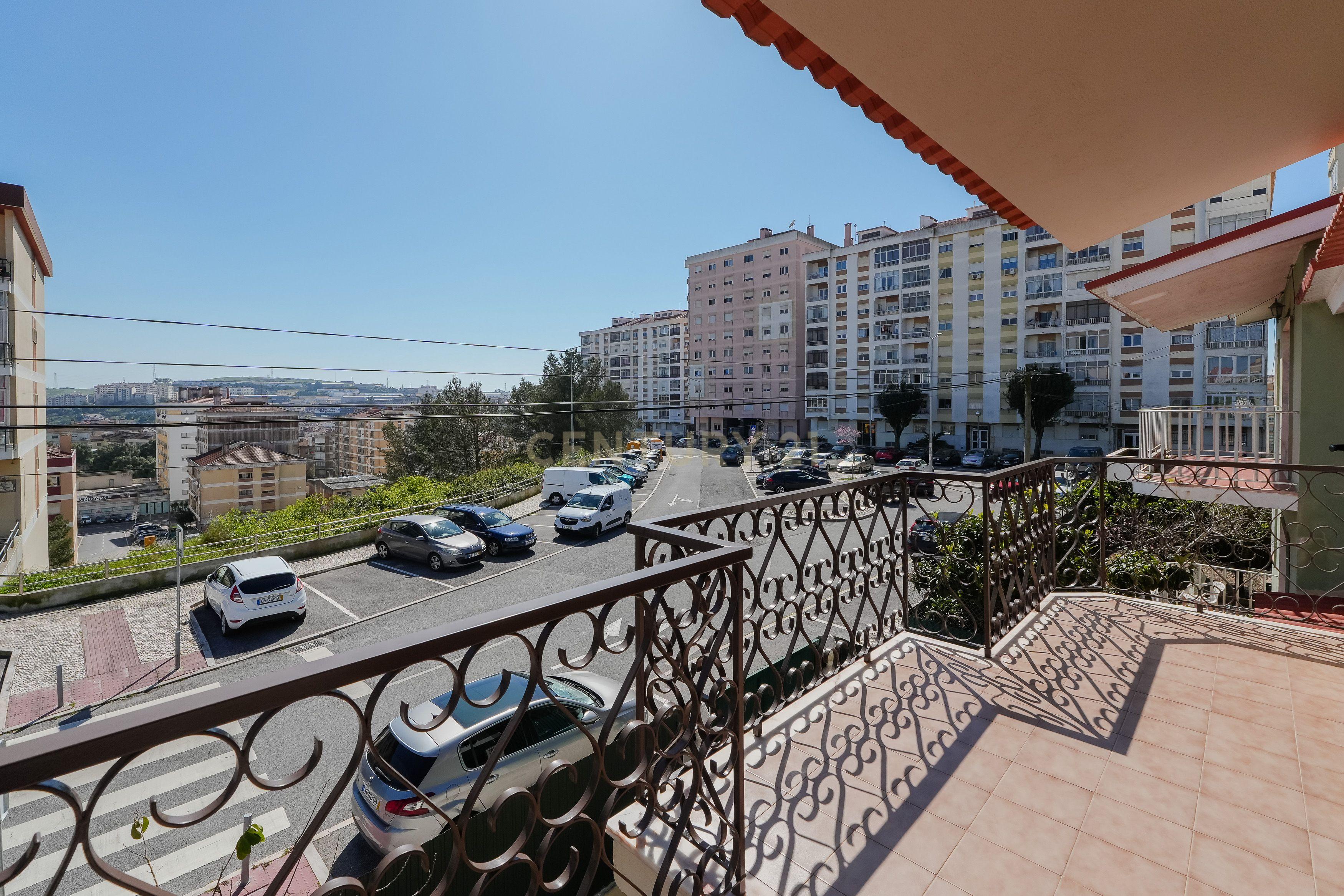 Oportunidade, moradia com piscina e vista panorâmica na Agualva.  - Image 23