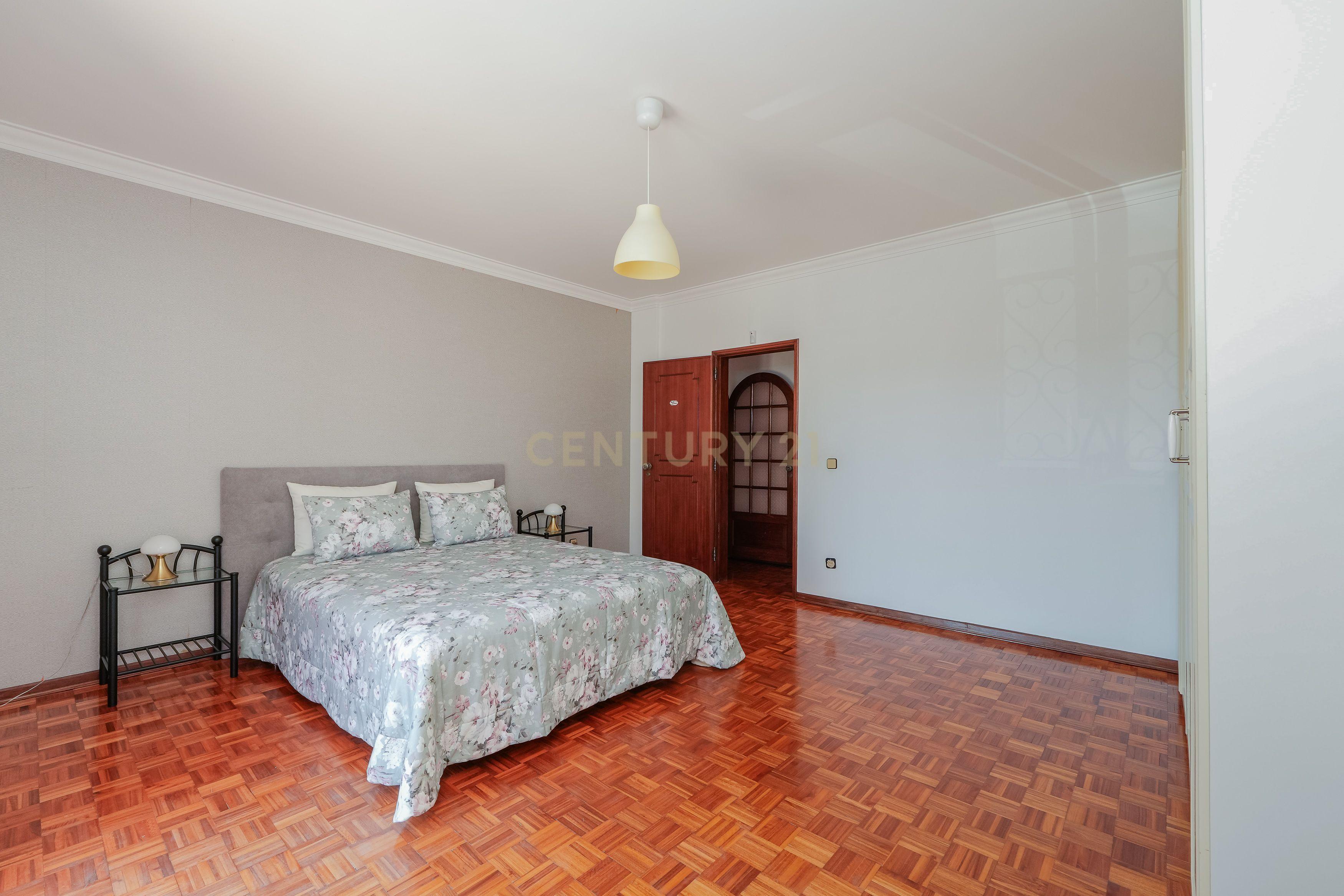 Oportunidade, moradia com piscina e vista panorâmica na Agualva.  - Image 21
