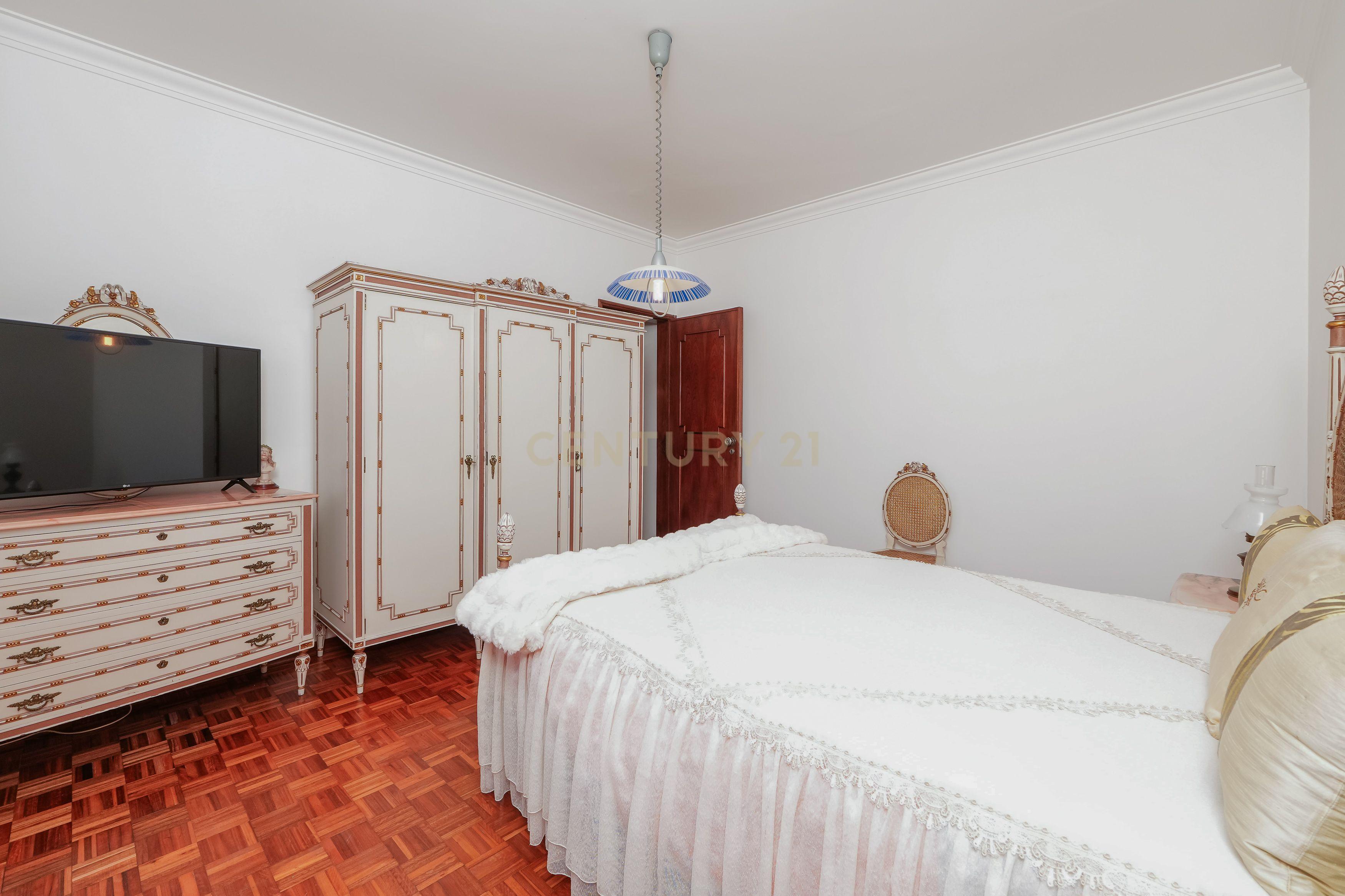 Oportunidade, moradia com piscina e vista panorâmica na Agualva.  - Image 25