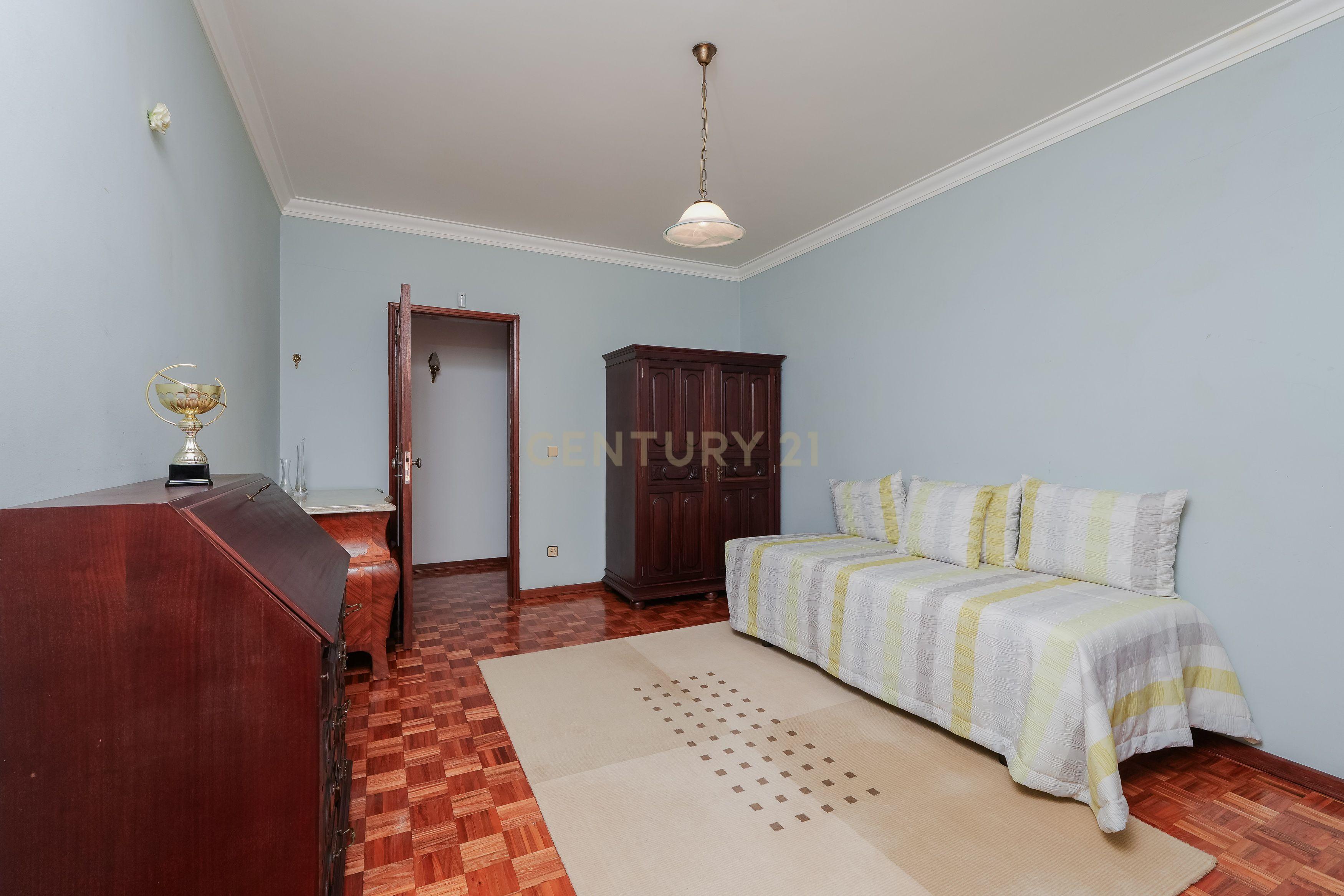 Oportunidade, moradia com piscina e vista panorâmica na Agualva.  - Image 12