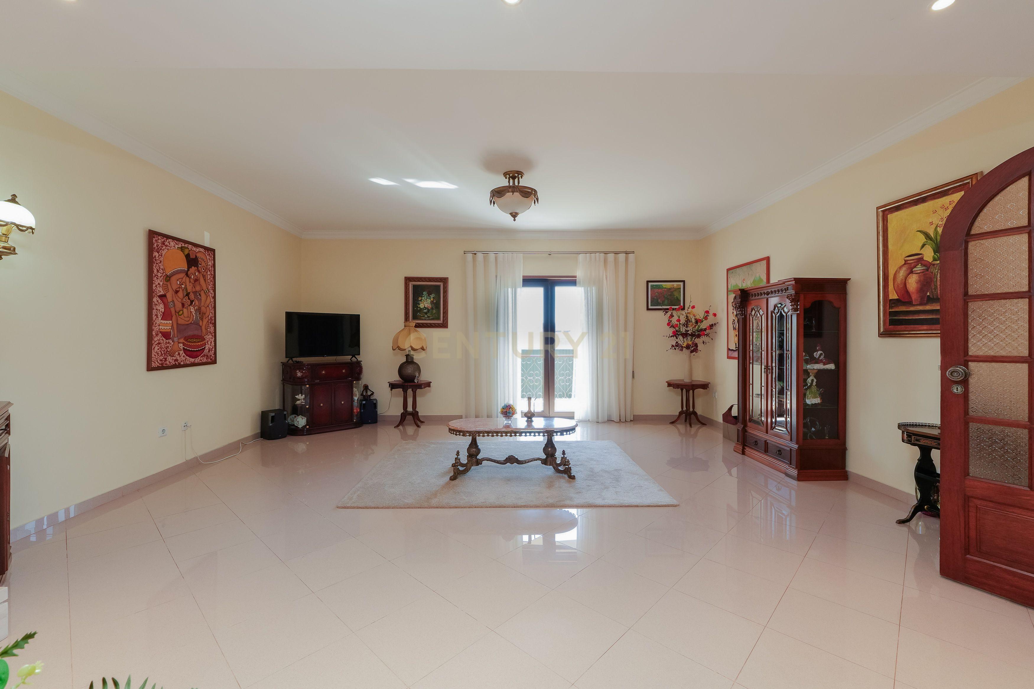 Oportunidade, moradia com piscina e vista panorâmica na Agualva.  - Image 4