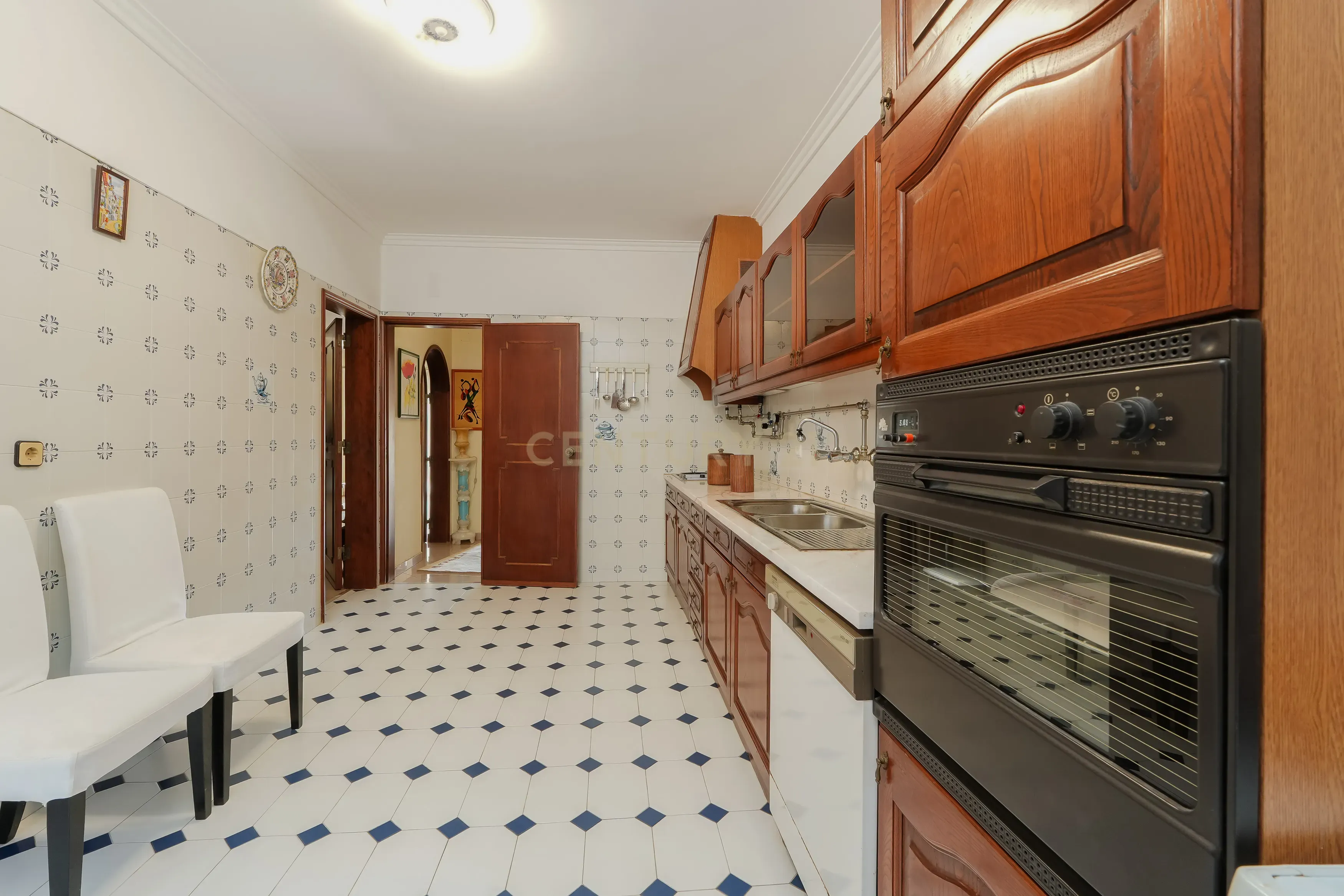 Oportunidade, moradia com piscina e vista panorâmica na Agualva.  - Image 9