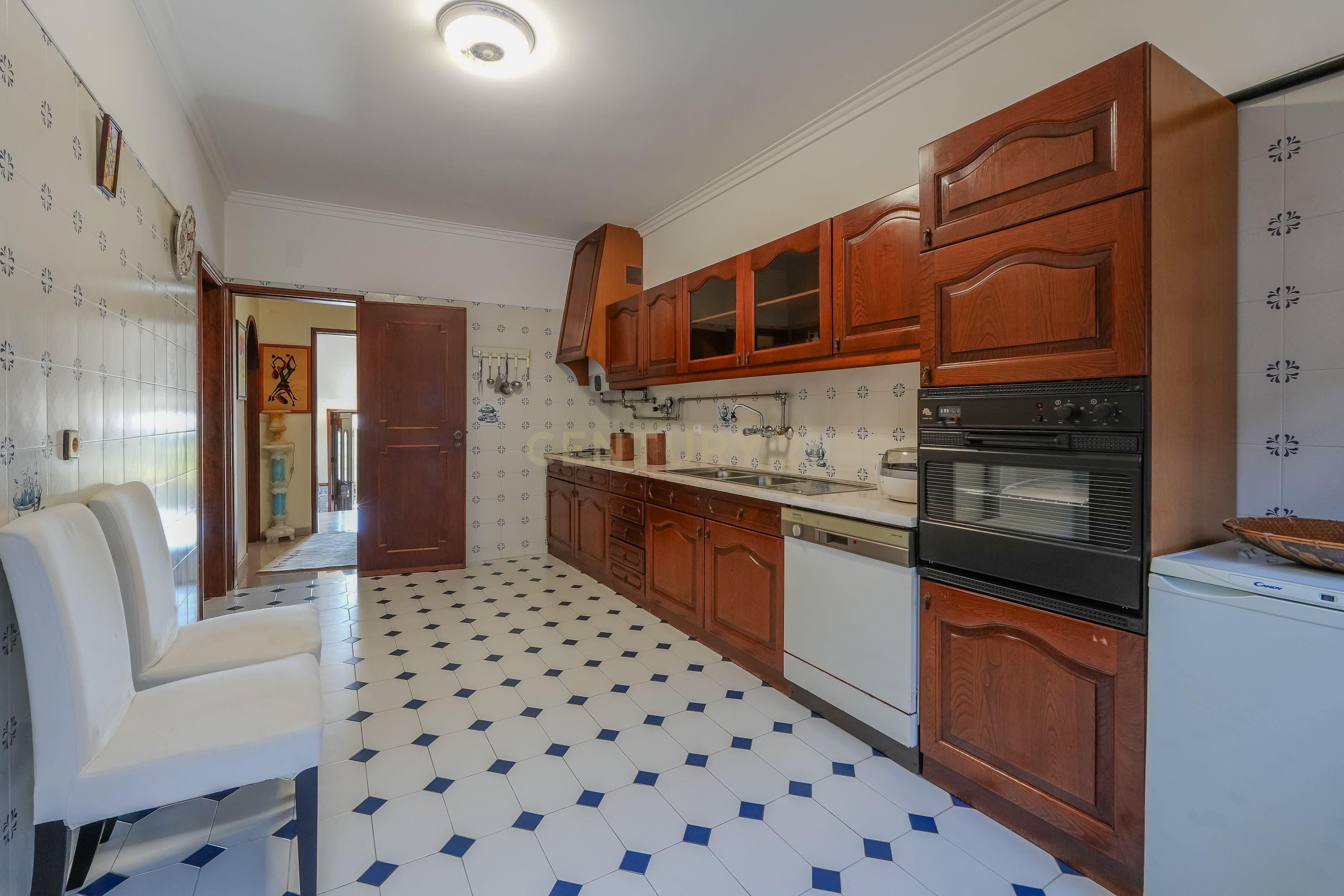 Oportunidade, moradia com piscina e vista panorâmica na Agualva.  - Image 10