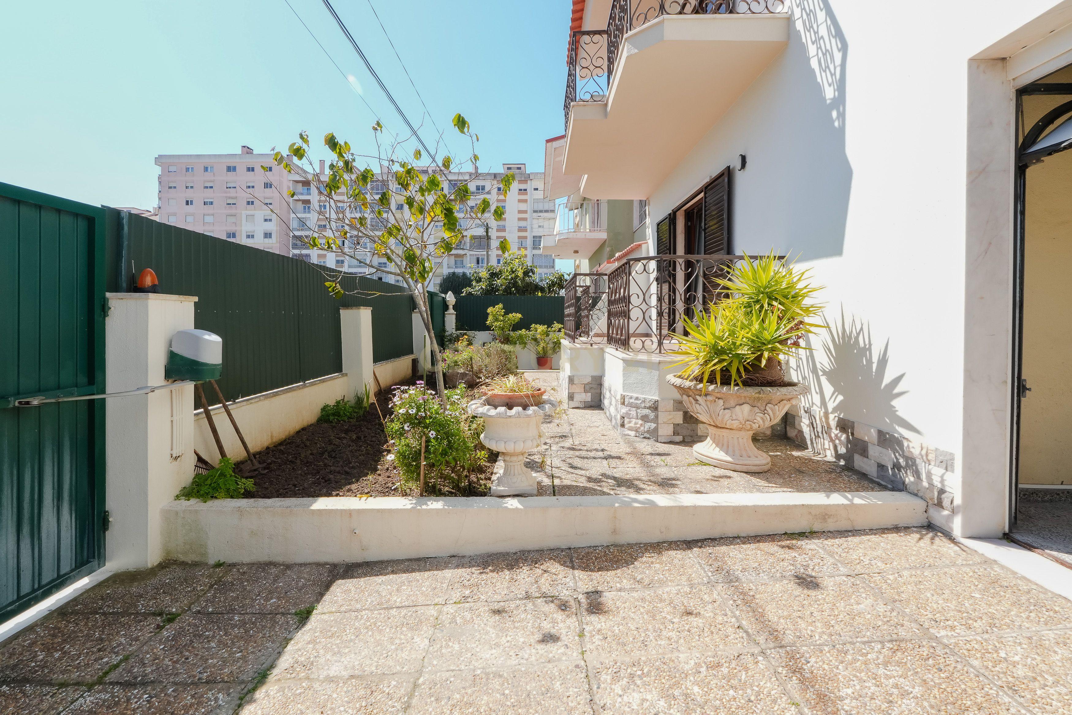 Oportunidade, moradia com piscina e vista panorâmica na Agualva.  - Image 37