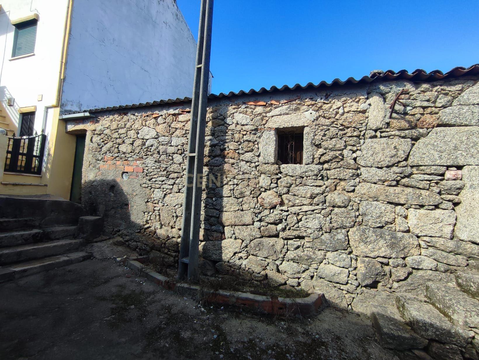 Moradia T2, com anexo em pedra, Tinalhas, Castelo Branco - Image 21