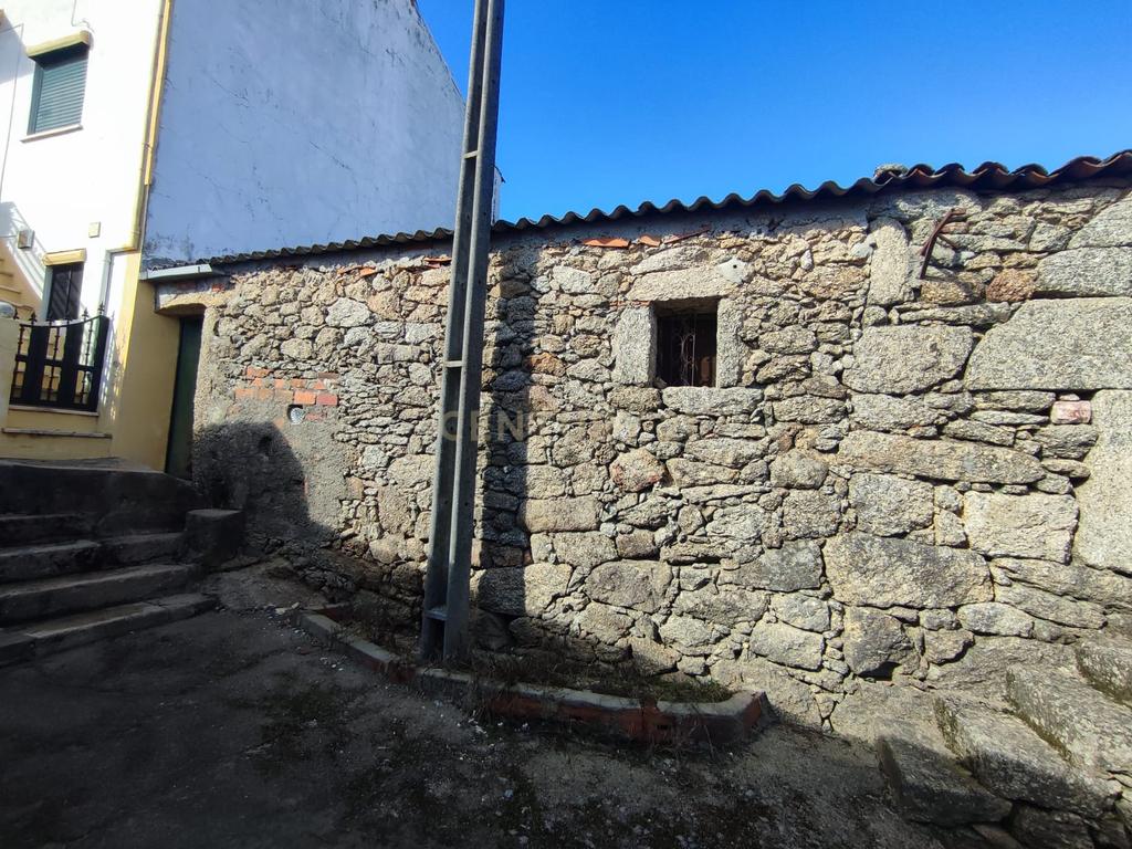 Moradia T2, com anexo em pedra, Tinalhas, Castelo Branco - Image 21