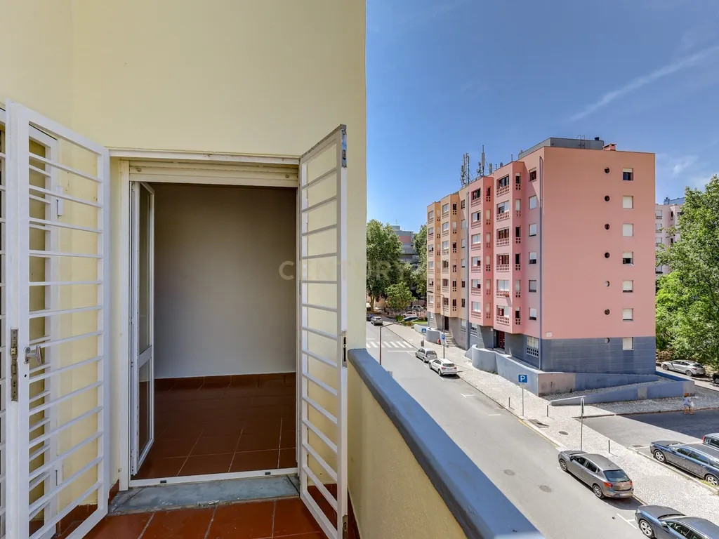 Apartamento T4 Duplex no coração de Telheiras - Image 22