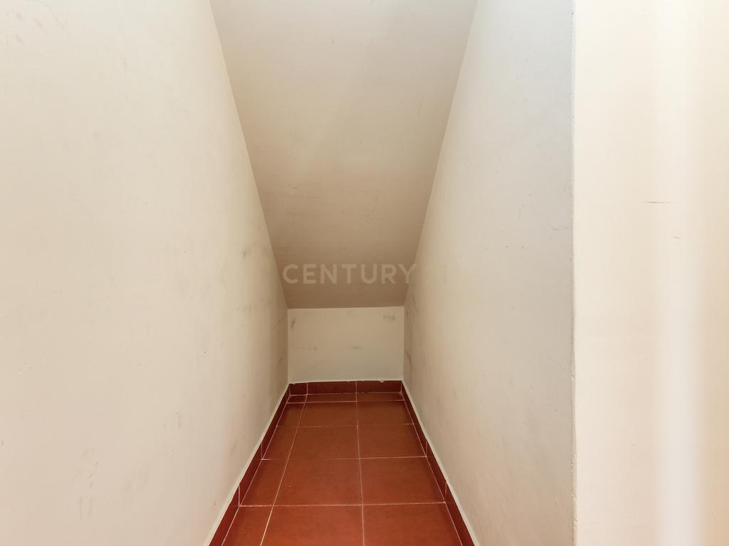 Apartamento T4 Duplex no coração de Telheiras - Image 9