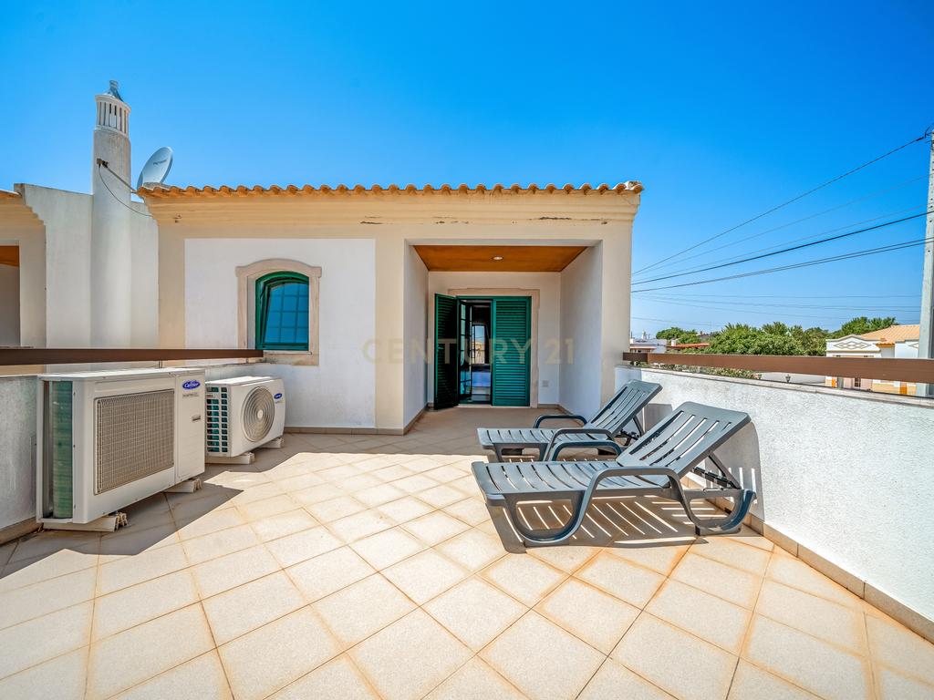 Moradia de Canto T2+2 com jardim em Condomínio Privado com Piscina – Ferreiras, Albufeira - Image 17