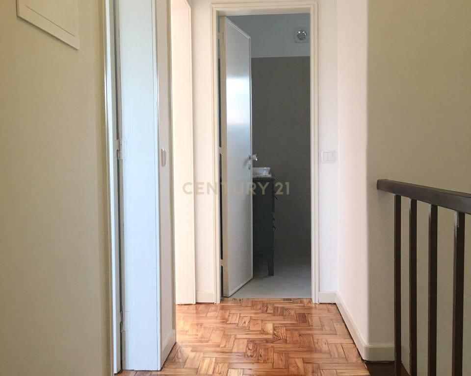 🏡 Moradia Geminada T2 Renovada para arrendamento no Livramento – Perto das Praias e de Lisboa - Image 15