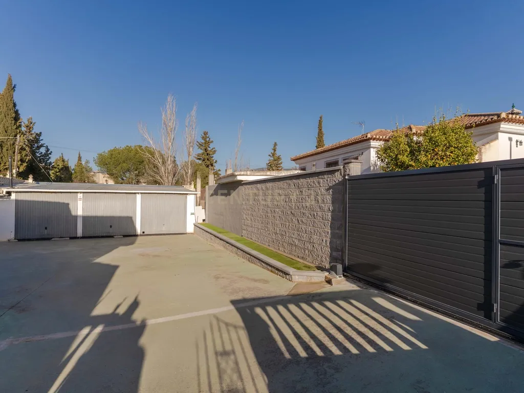 Moradia isolada em Otura com um terreno de 1.250 m², piscina, jardim e espaços para viver em paz - Image 54