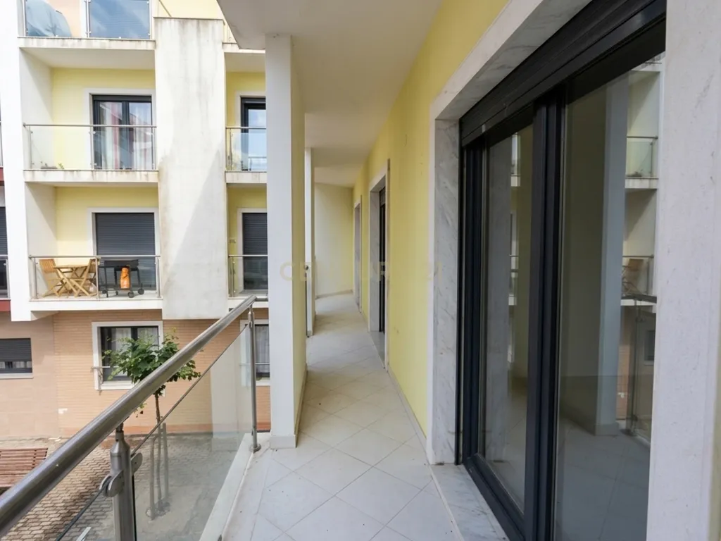 Apartamento T3 com Duas Varandas e Arrecadação, no Pinhal Novo - Image 12
