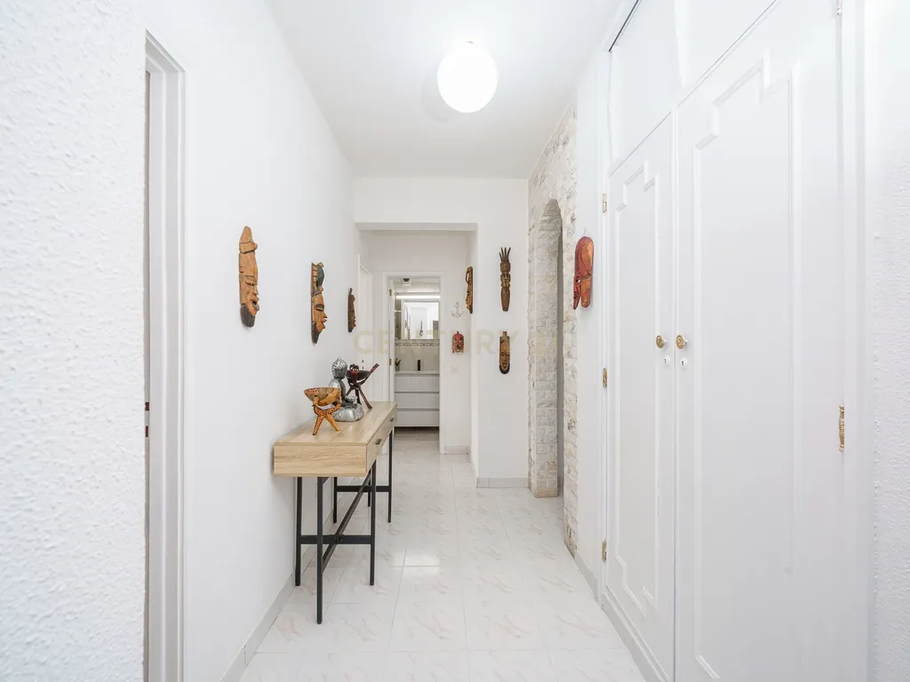 T3 Semi-Remodelado em São Sebastião, Setúbal - Image 15
