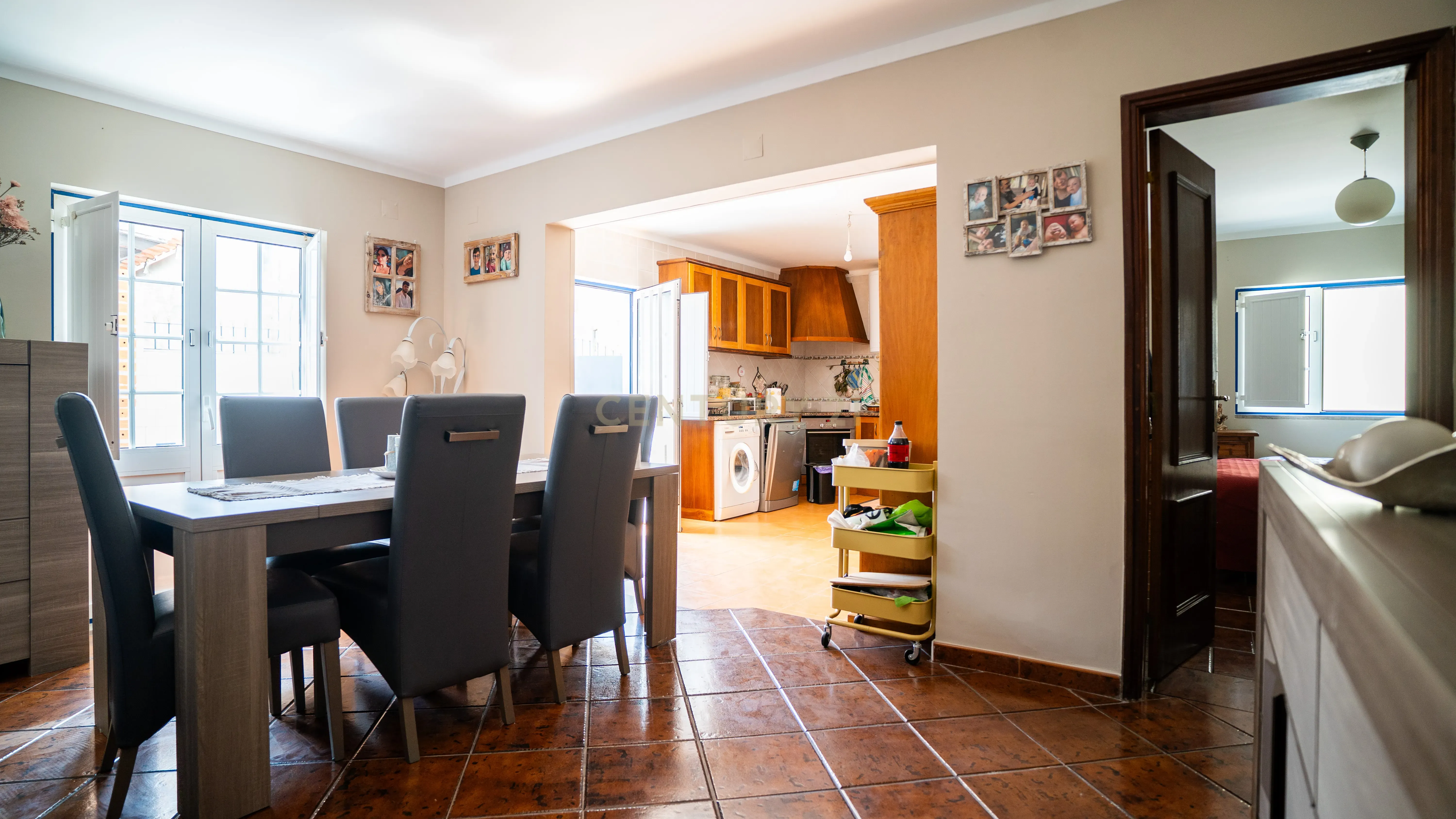 🏡 Moradia T4 Impecável em Olho Marinho – a poucos minutos de Peniche! - Image 4