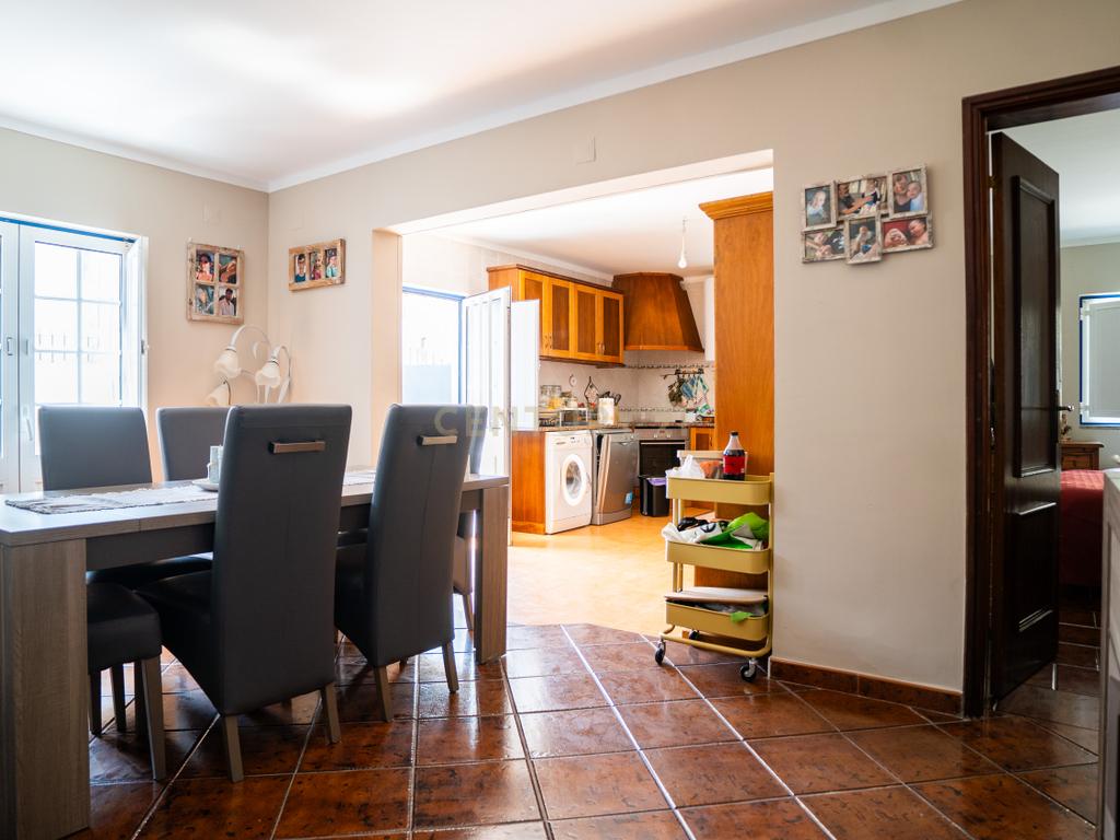 🏡 Moradia T4 Impecável em Olho Marinho – a poucos minutos de Peniche! - Image 4