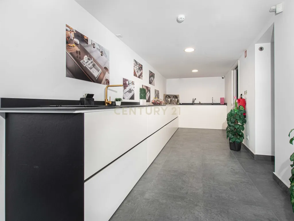 Loja em Campolide, Lisboa - 160m² - Image 10