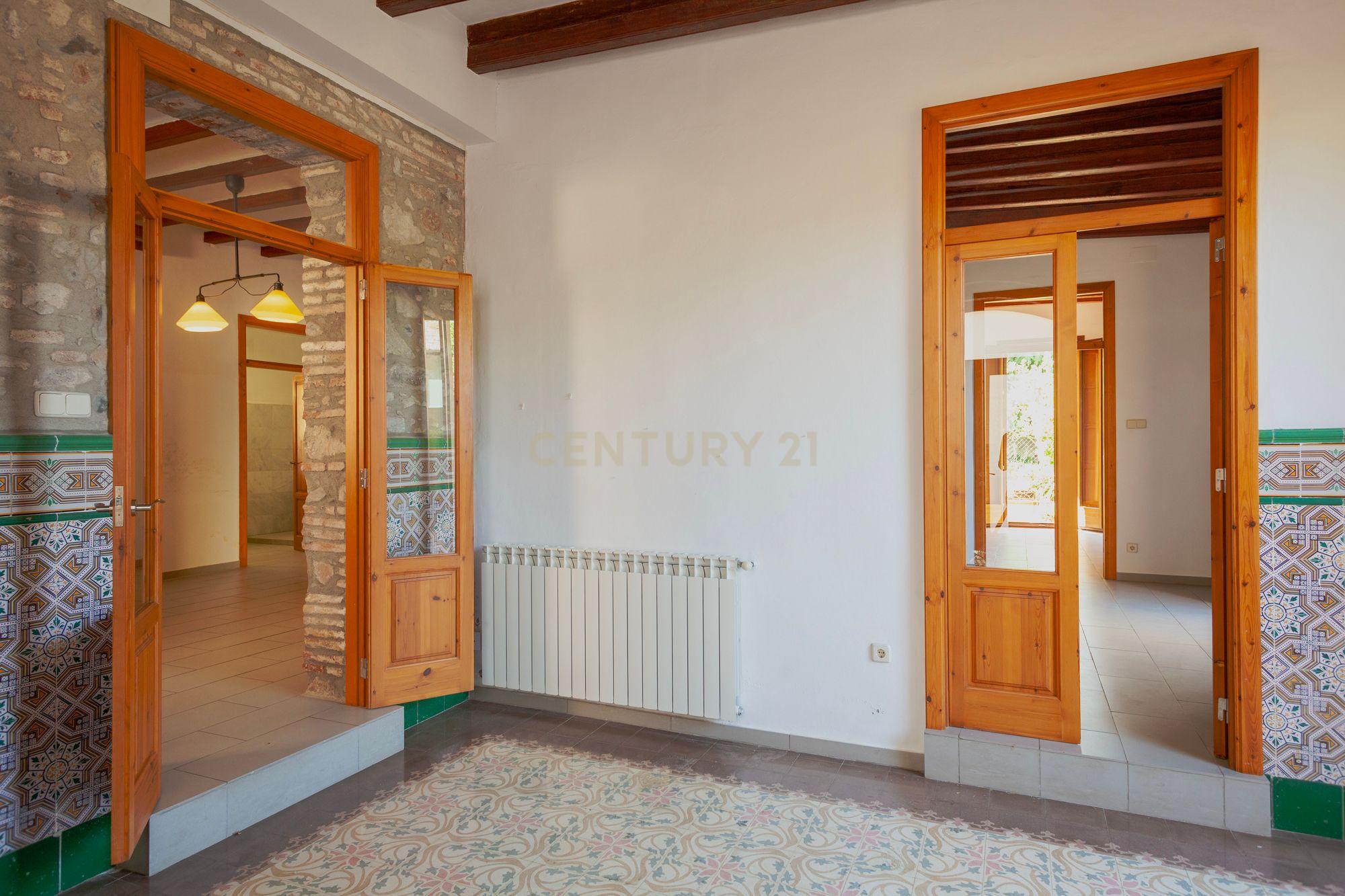 Encanto modernista no rés do chão com jardim – La Garriga - Image 2