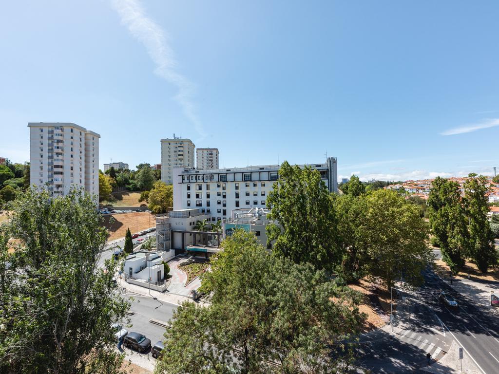  Apartamento T4 para Remodelação no Coração dos Olivais, com Vista Fantástica - Image 43