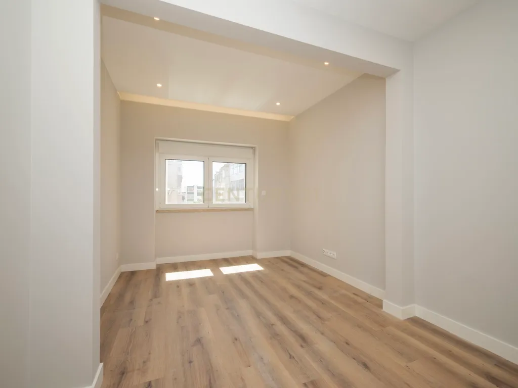 Apartamento T2 Totalmente Renovado em Queluz – Pronto a Habitar! - Image 18