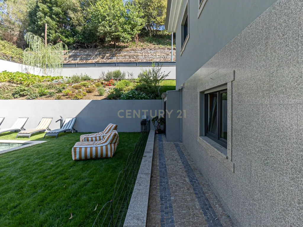 Fantástica moradia T4 de Luxo com piscina em Valongo - Image 47