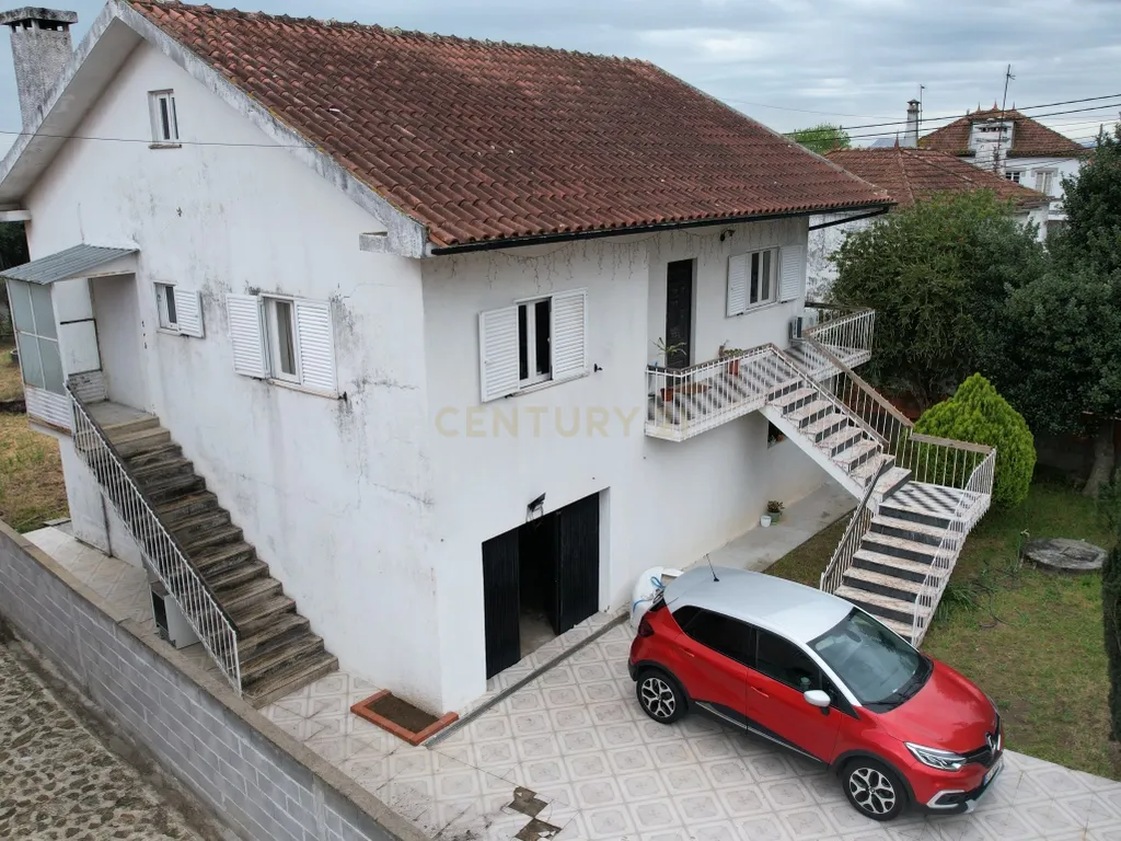 Moradia T3 Renovada em Fragoso - Image 1