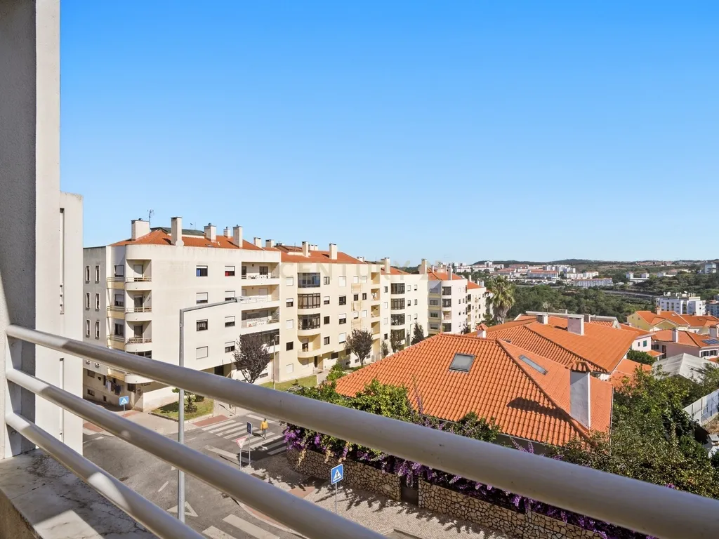Apartamento T3 com 2 varandas, suíte e garagem no Cacém - Image 19