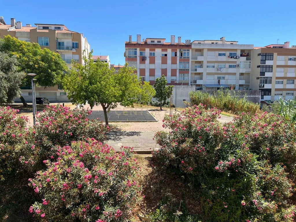 Apartamento T3 para arrendamento em Torre da Marinha, Seixal - Image 12