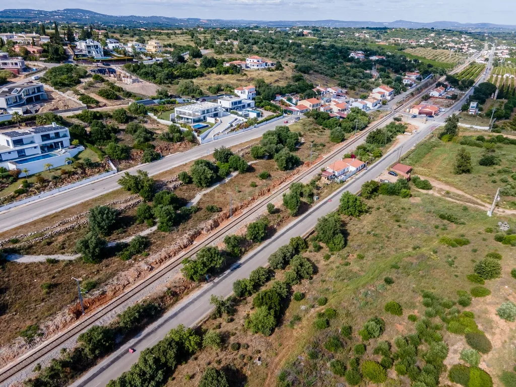 Moradia Térrea T1+1 com Terreno | Poço Frito, Alcantarilha - Image 6
