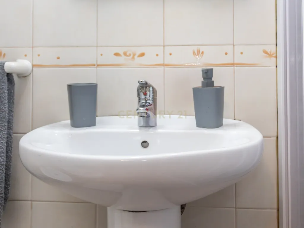 Apartamento T2 no centro de Sesimbra, a poucos passos da praia - Image 7