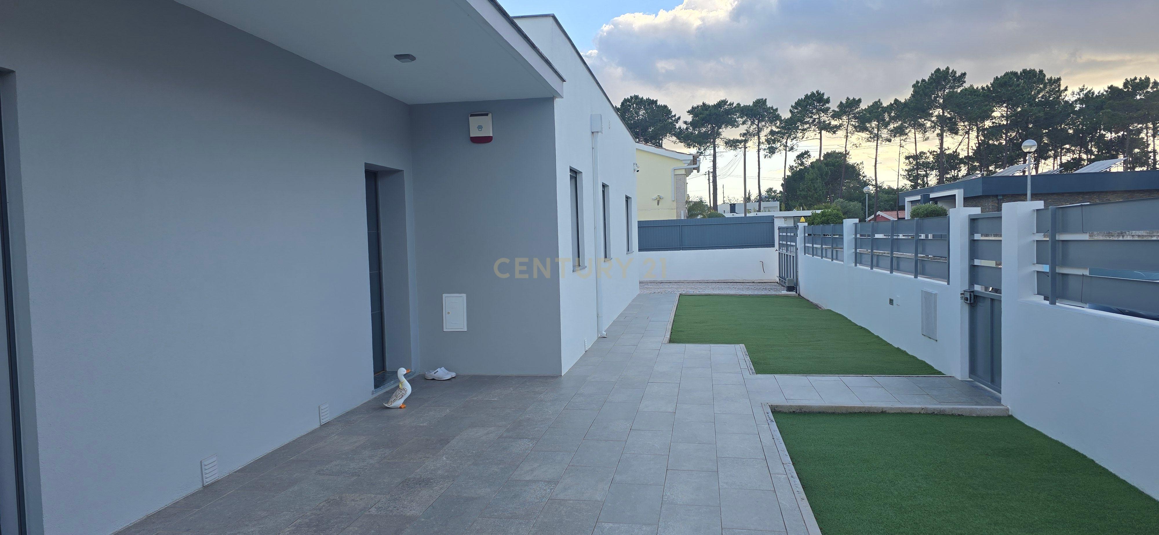 Fotografia 9 de Moderna Moradia T3 em Azeitão, Setúbal com Piscina e Jardim