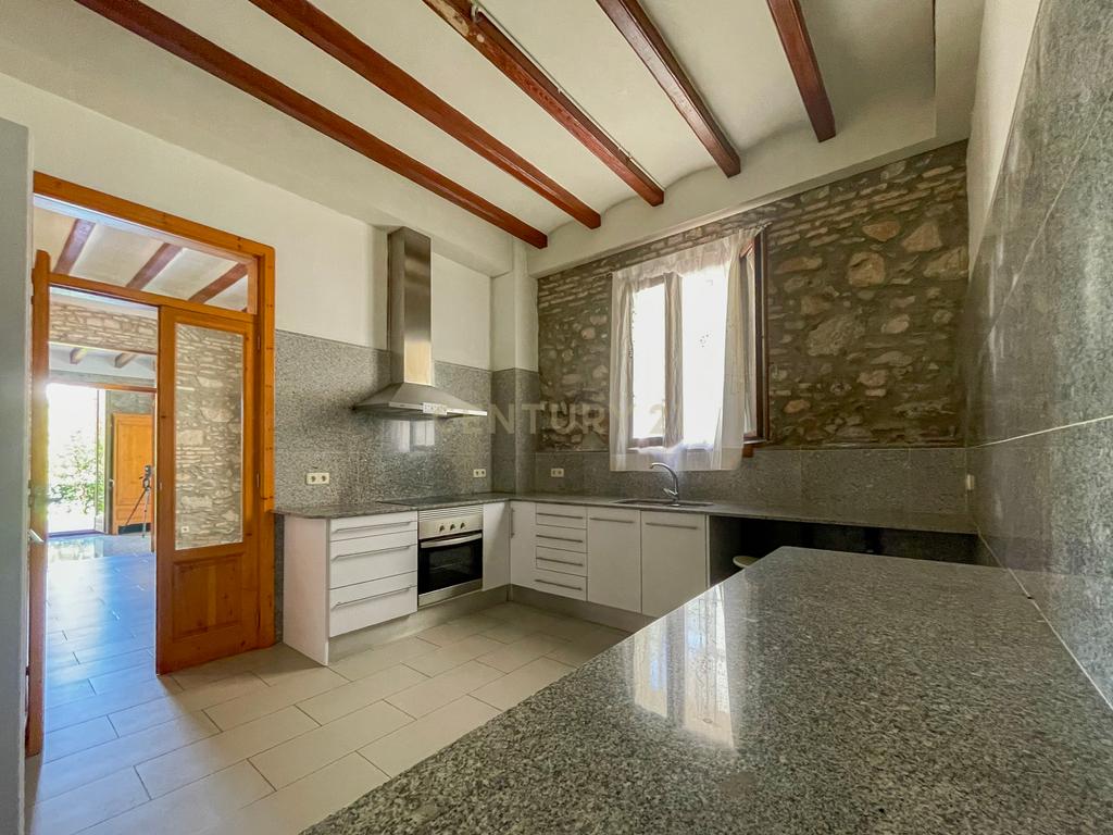 Encanto modernista no rés do chão com jardim – La Garriga - Image 17