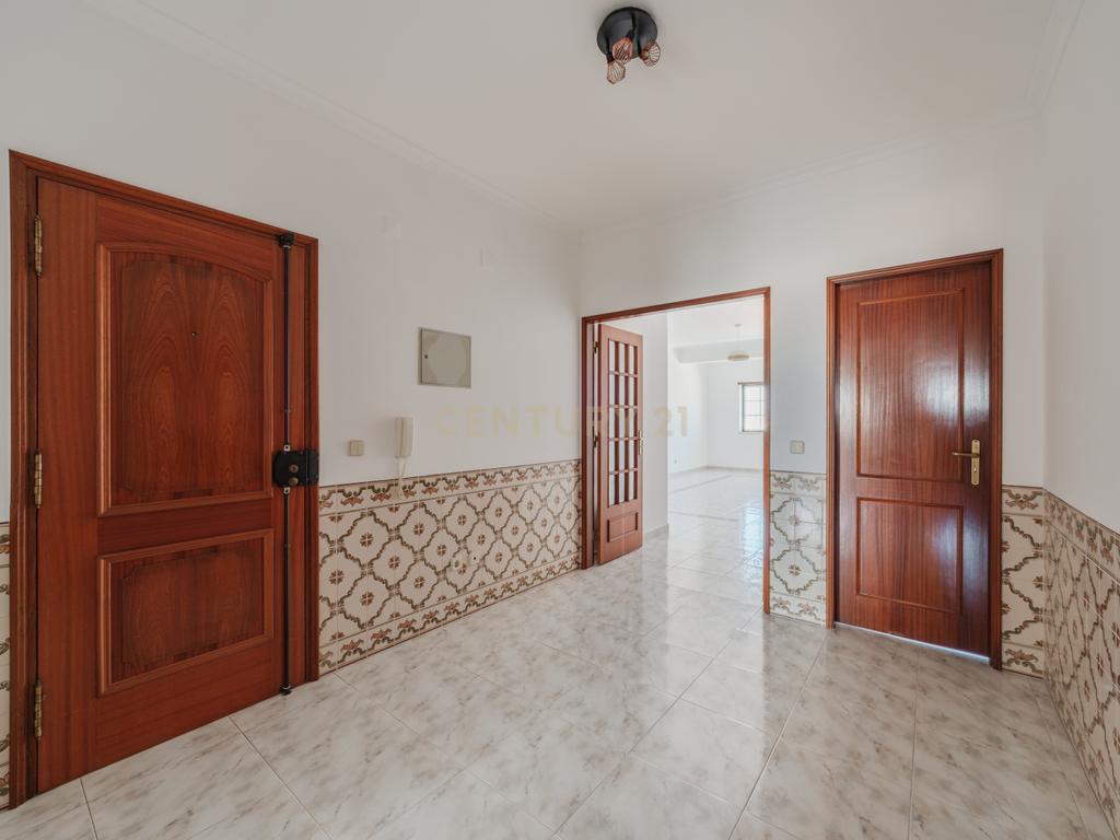 Apartamento T2 com suite e parqueamento - Samora Correia - Image 1