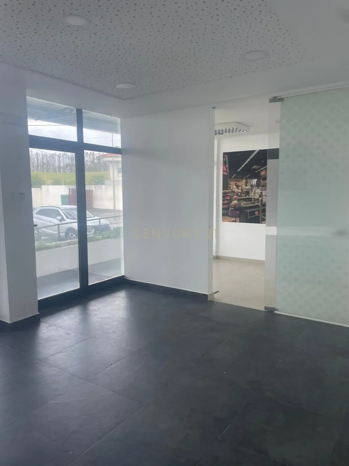 Fotografia 7 de Centro Logístico e Industrial Renovado | 1.294 m² | Câmaras de Frio e Congelação | Sobral de Monte Agraço