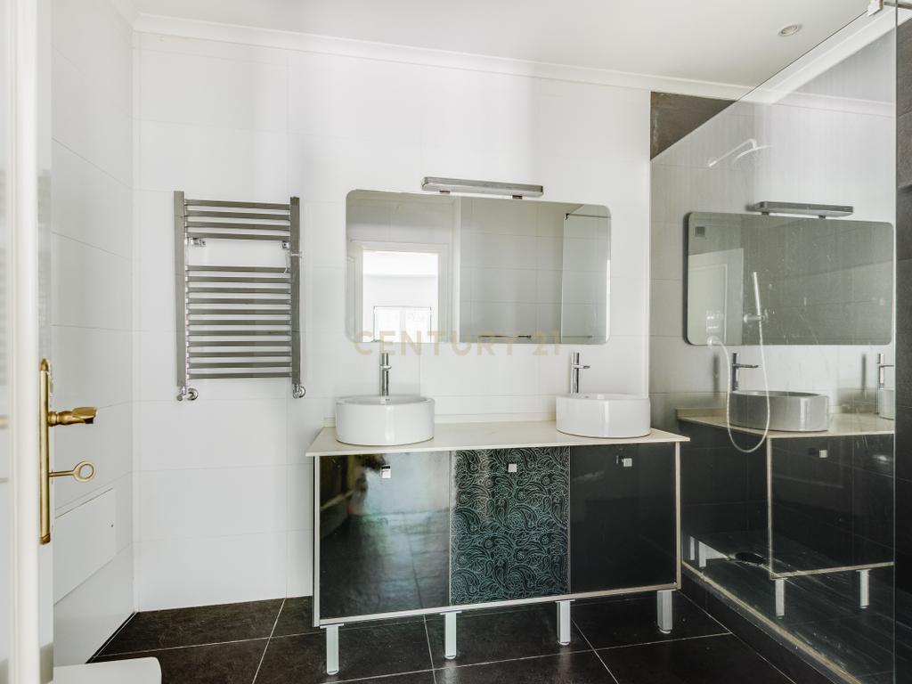 Apartamento T3 em condomínio fechado com piscina na Beloura - Image 17