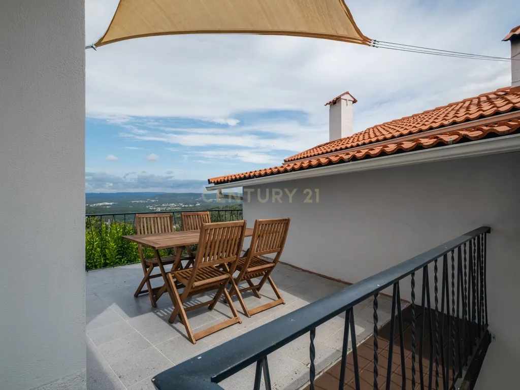 Moradia Renovada em Serpins, Lousã com 3 Casas de Banho - Image 39