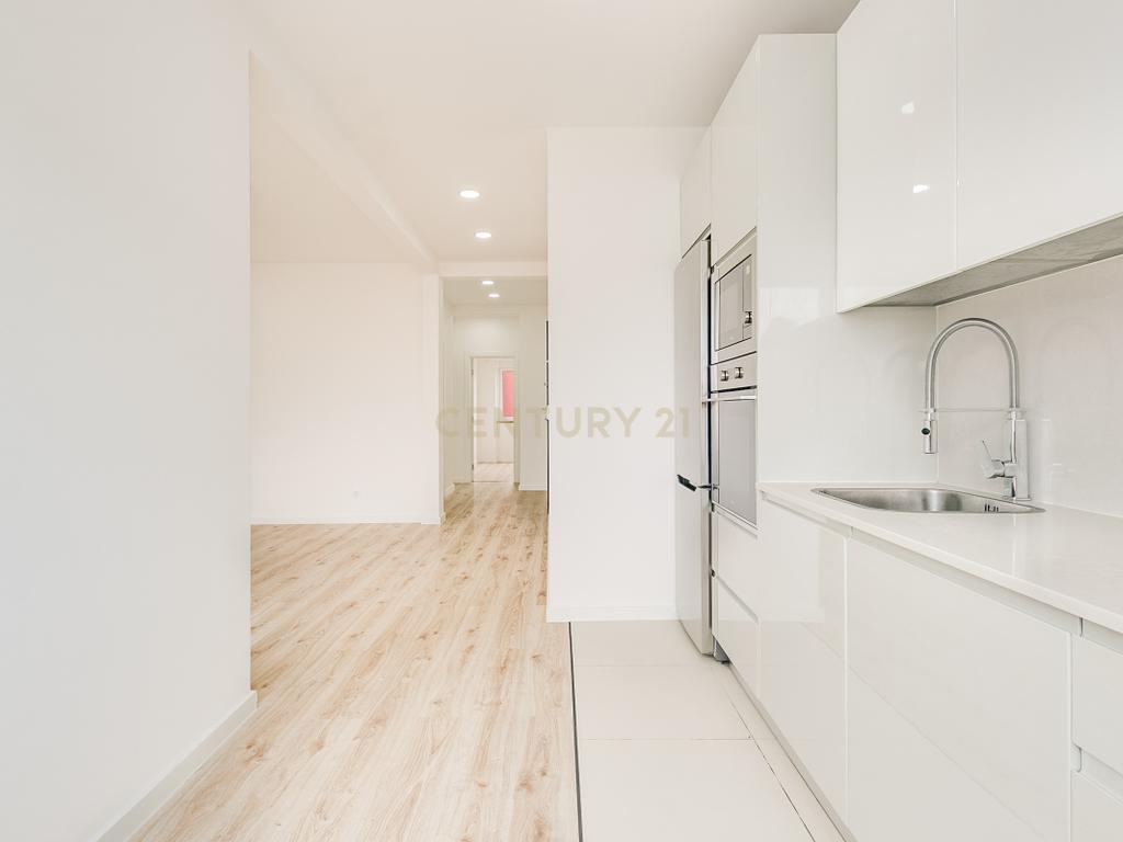 Apartamento T2 Remodelado na Prestigiada Avenida Jaime Cortesão em Setúbal – Próximo da Zona Ribeirinha - Image 23
