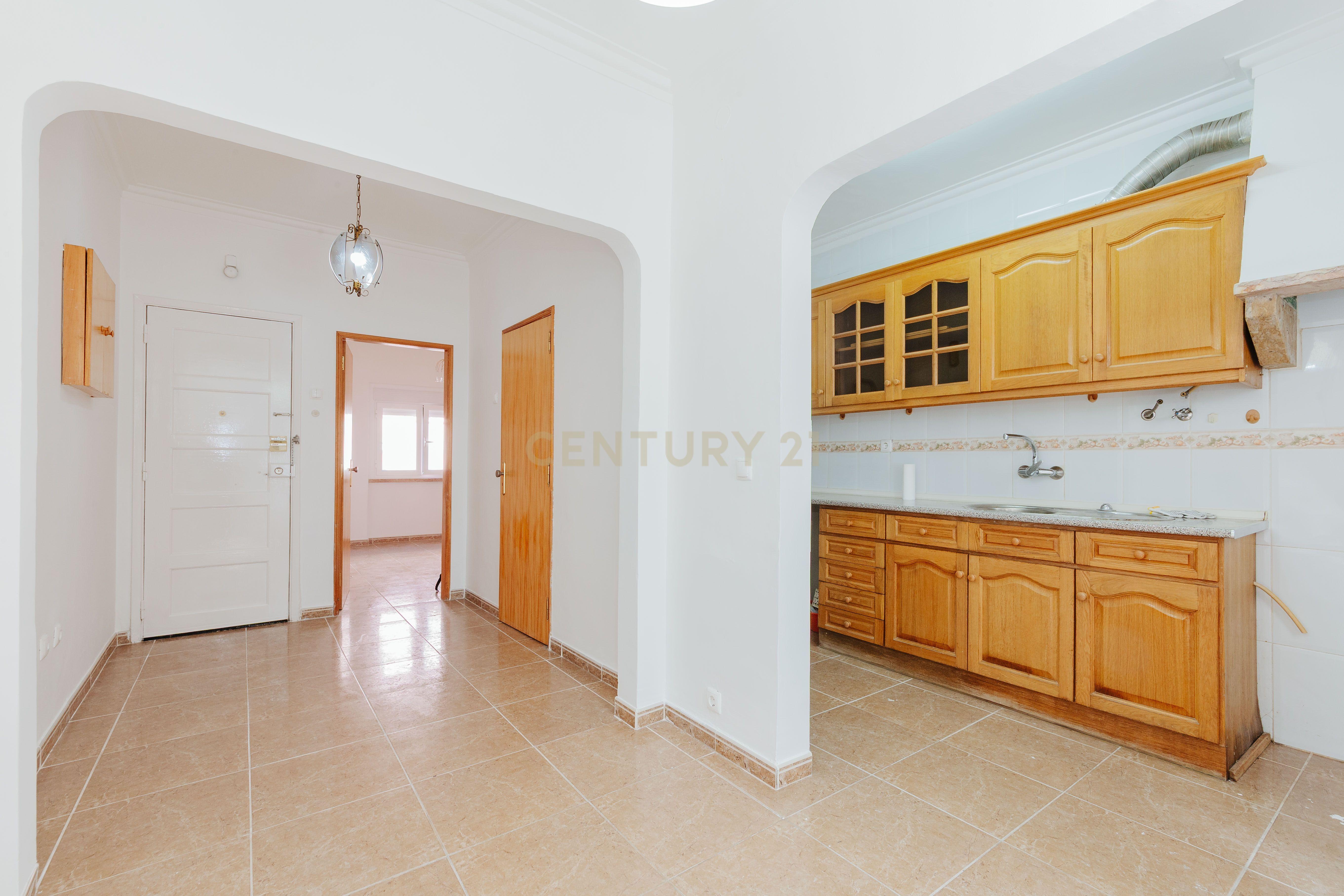 Fotografia 11 de Apartamento T1 situado no Prior Velho, em excelentes condições.
