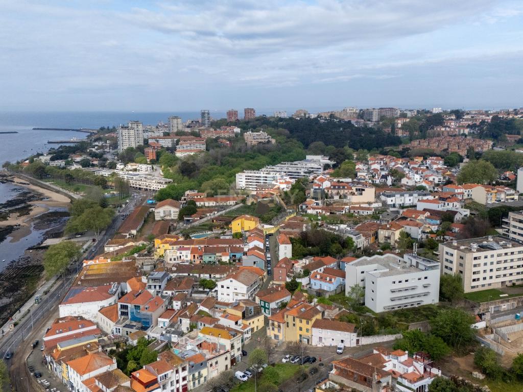 Exclusiva Moradia de Luxo no Coração do Ouro – Rua Senhor da Boa Morte, Porto - Image 2