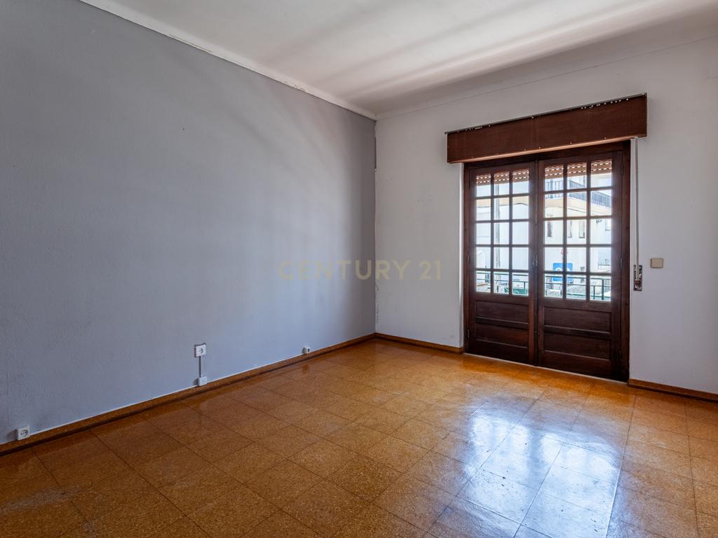 Espaçosa Moradia T3 em Azambuja, Lisboa - Image 23