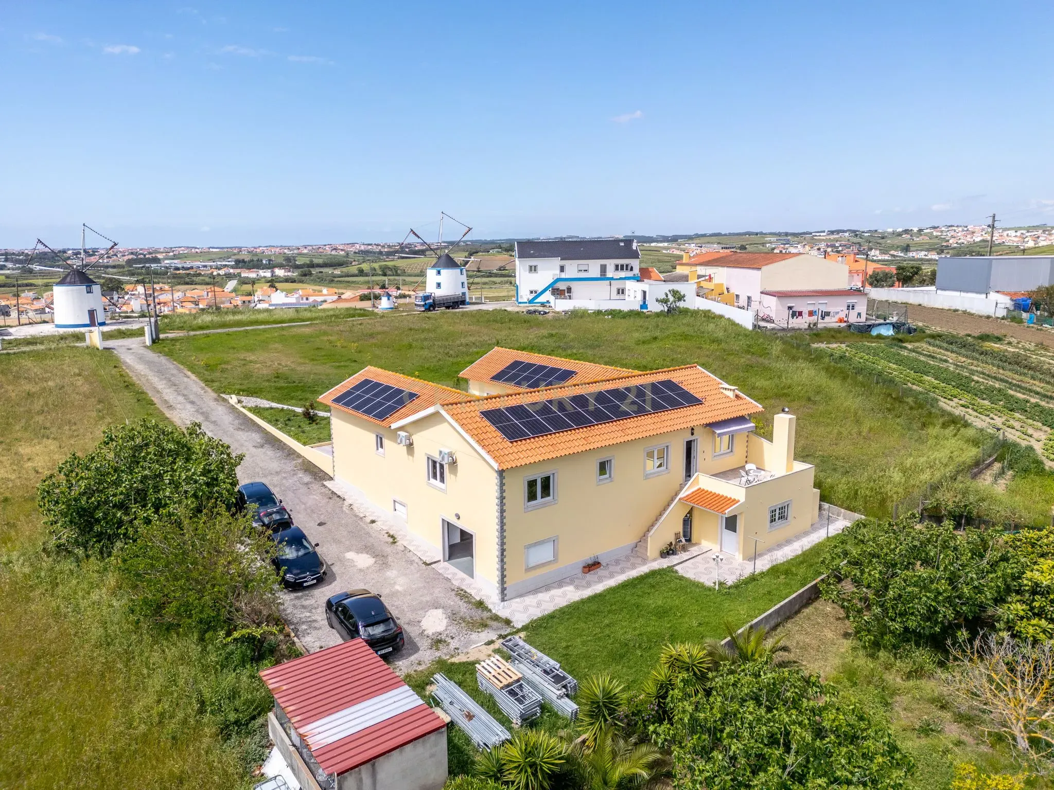 Térrea T4 recentemente remodelada inserida num terreno plano com 1800 m² - Image 58