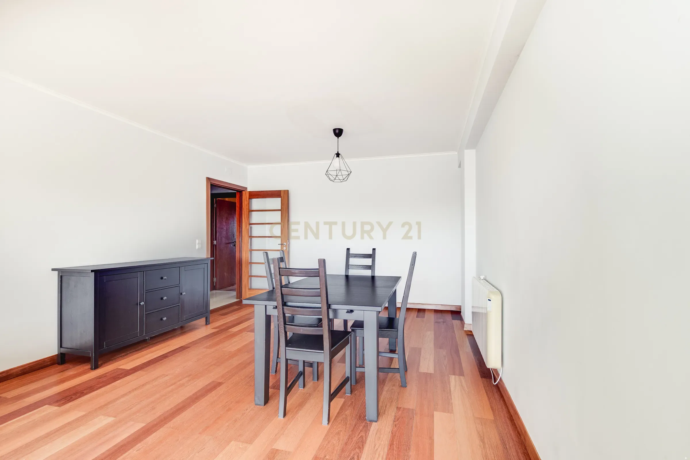 Apartamento T2 com Vista Panorâmica em Lisboa - Image 6