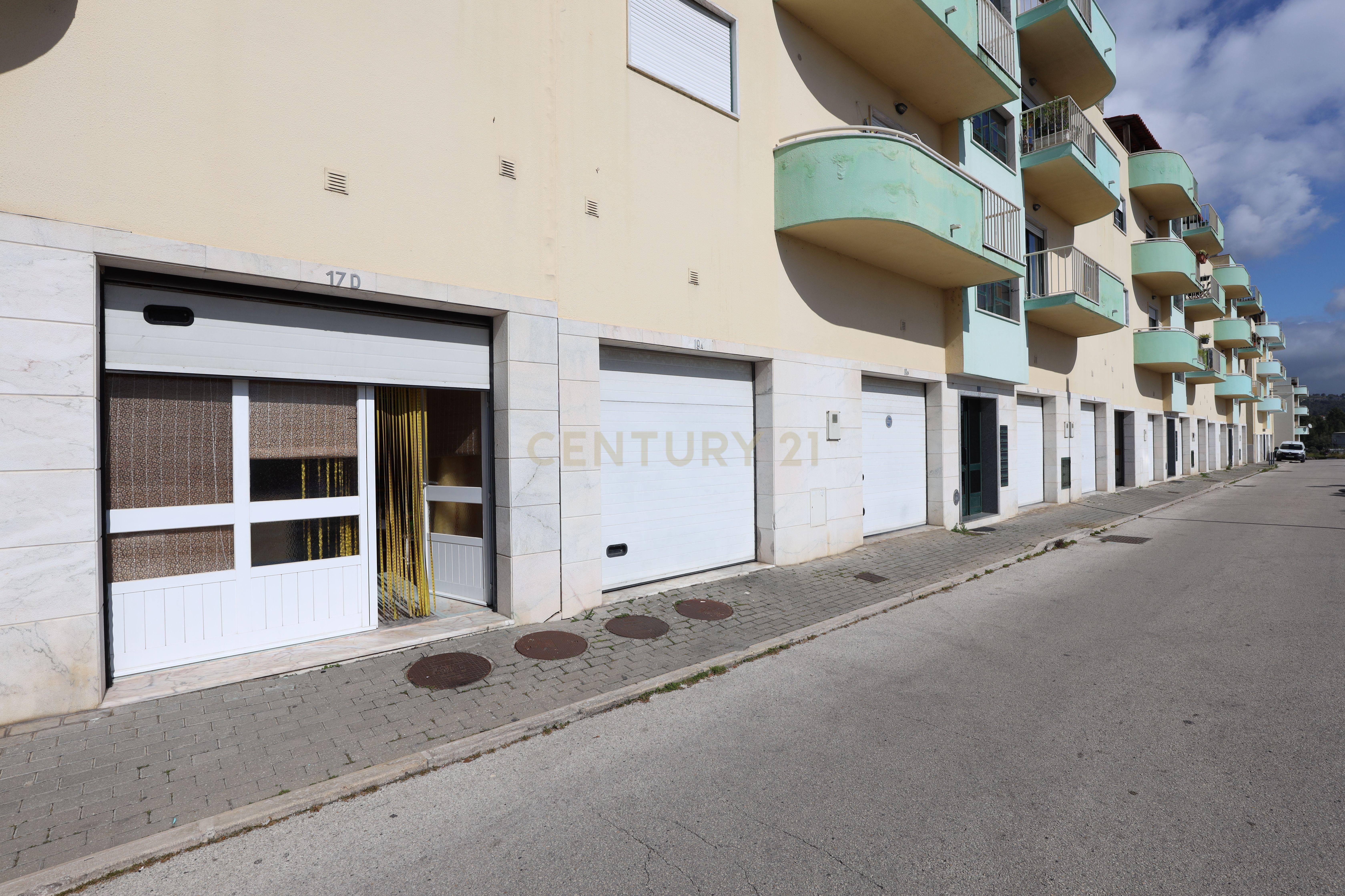 Garagem independente com 30m² - Image 3