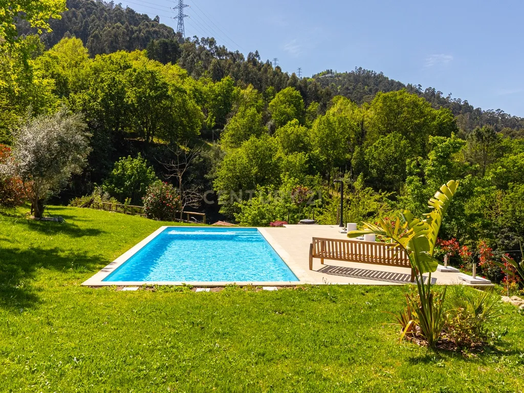 Um Refúgio no Gerês com 2 casas junto ao Rio - Image 9