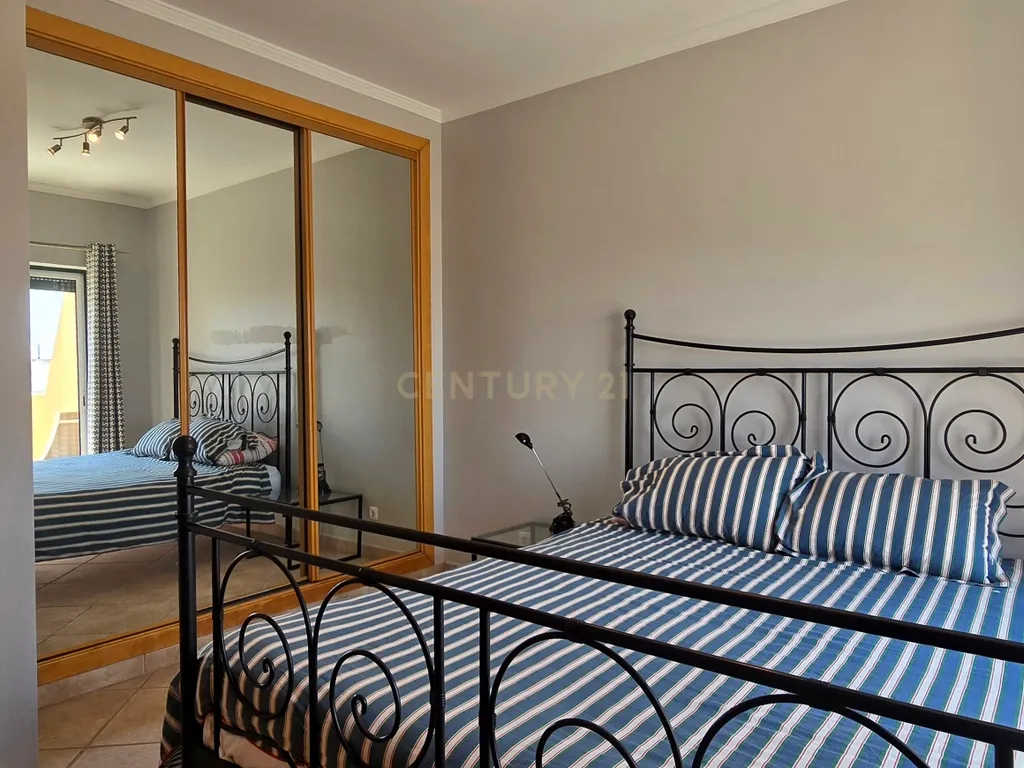 Apartamento T1 com Piscina, Terraço e Garagem | Arrendamento Anual | Santa Luzia, Tavira - Image 13