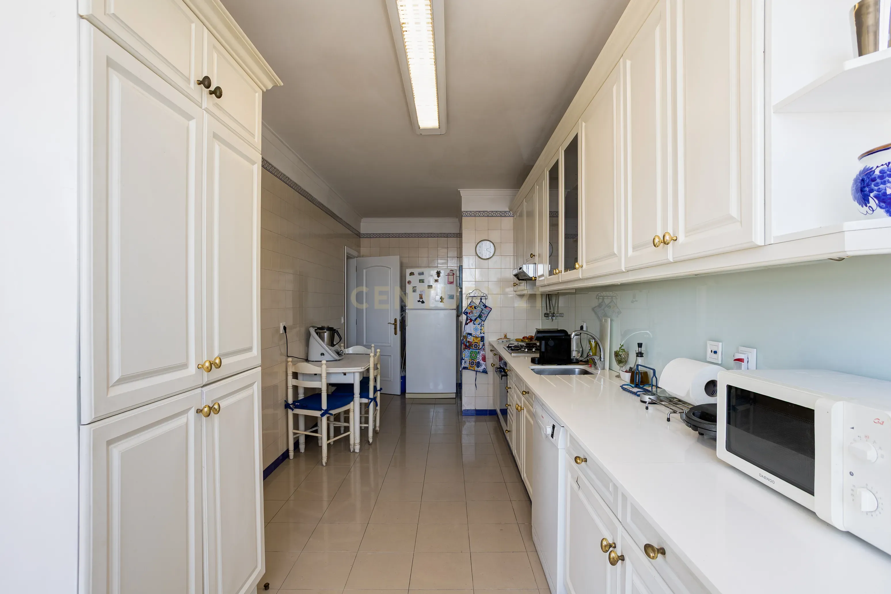 Apartamento T4 no Parque dos Poetas - Image 11