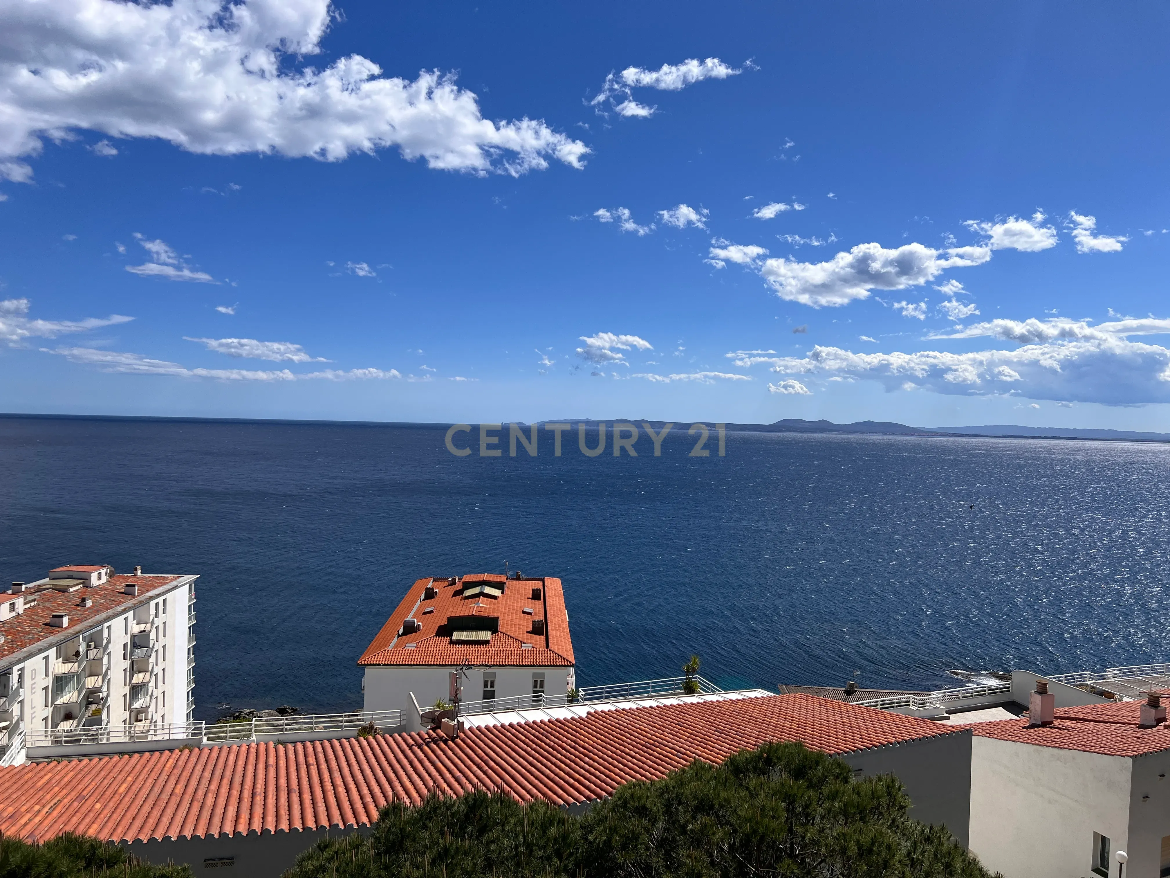À VENDA - EM ROSES, NA COSTA BRAVA – VISTA PANORÂMICA EXCECIONAL PARA O MAR - Image 21